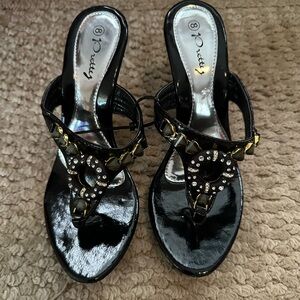 Pretty black sandals with heels size 8